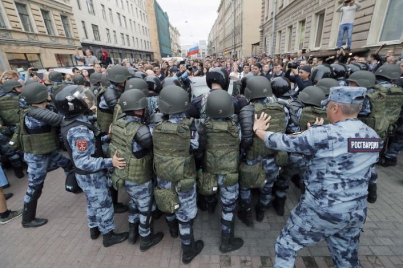 Масов протест в Русия! Стотици са задържани СНИМКИ