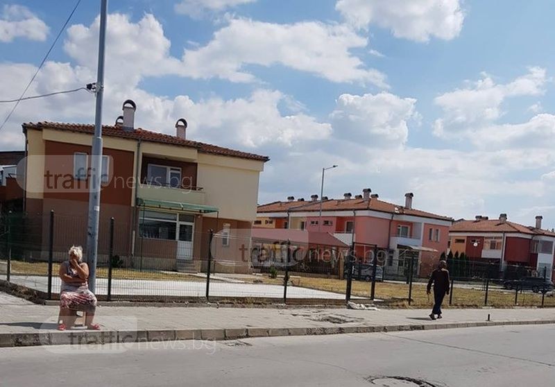 Пловдивски роми строят на общински терен под носа на полицията СНИМКИ