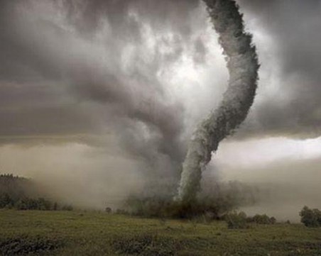 Евакуират един милион души в САЩ заради тайфун