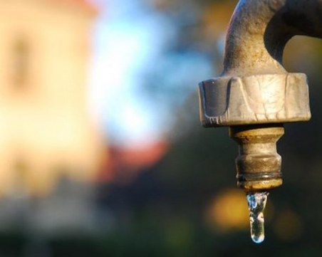 Изграждат нов водопровод на Пазарджишко шосе, районът остава без вода