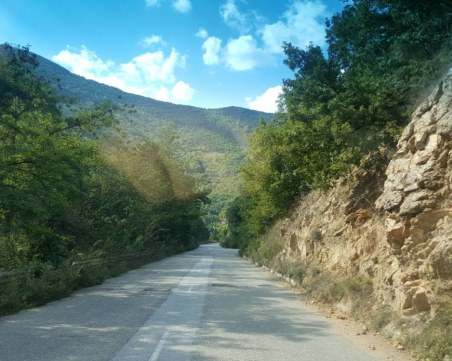 Ударно! Започва грандиозен ремонт за 55 милиона на възлов път в Родопите СНИМКИ