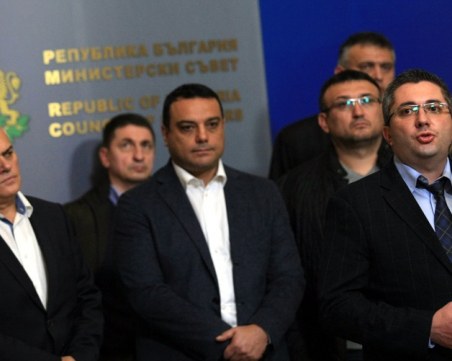 Гласуват оставките на тримата министри утре