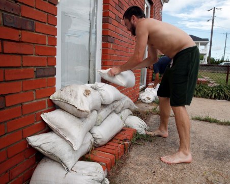 Хиляди българи са на пътя на опасния ураган “Флорънс“, някои от тях се евакуират