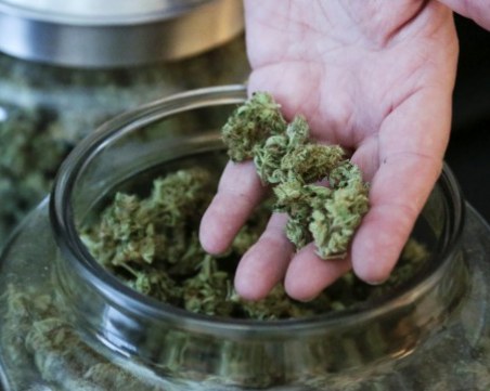 Хванаха 20-годишен пловдивчанин да разпространява наркотици