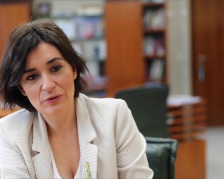 Испански министър подаде оставка заради скандал с дипломата й