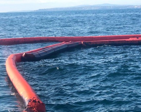 Източени са първите 10 кубика нефтоводна смес от потъналия кораб “Мопанг“ ВИДЕО