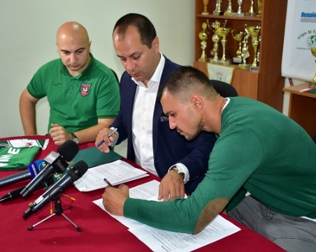 Официално: Валери Божинов ще рита за Ботев СНИМКИ