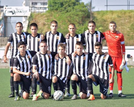 Юношите на Локо с разгромна победа на старта