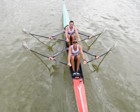 Българската двойка скул на полуфинал на световното по гребане в Пловдив