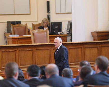 Депутатите се скараха заради брат на депутат, обвинен в рекет