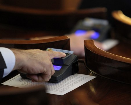 Гласуването на министерските оставки отпадна