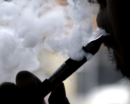 Искат да забранят електронните цигари в САЩ