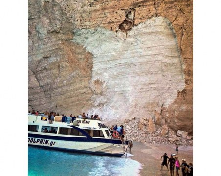 Седем са пострадалите при срутване на скали на остров Закинтос