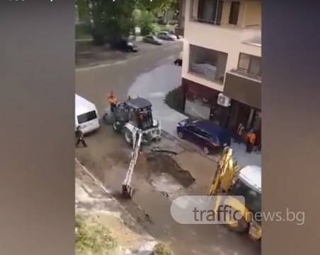 Вироглава шофьорка мина напук през тротоар в Тракия! Голямата ВиК авария объркала плановете й ВИДЕО