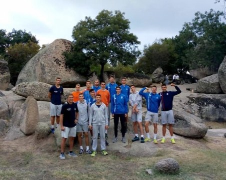 Виктория Волей приключи лагера на морето, двама се отказаха