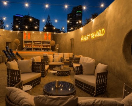 Отвори първият по рода си хостел, построен от пясък