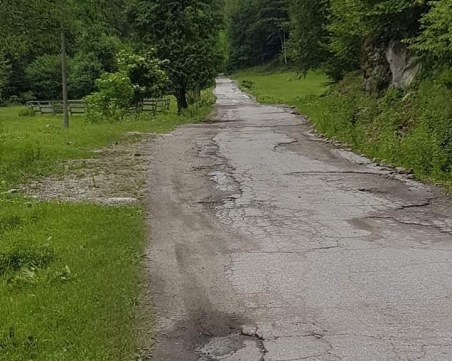 Жители на пет села блокират пътя за Кръстова гора и Смолян на Кръстовден