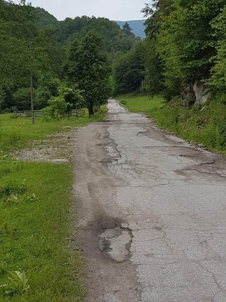 Жители на пет села блокират пътя за Кръстова гора и Смолян на Кръстовден