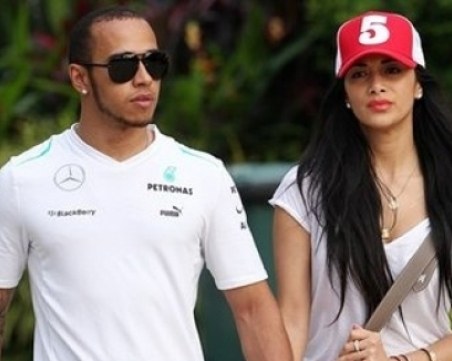 Люис Хамилтън разкри защо не може да намери заместница на Никол