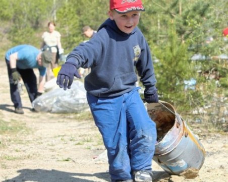Не чакайте мърлячите да си изчистят боклуците! Хайде да го направим!