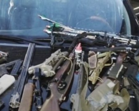 Ще задържи ли съдът за постоянно фанатикът, заловен с куп оръжия на границата?