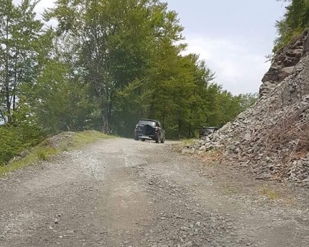 След протеста: отвориха офертите за ремонта на пътя Белица - Загражден