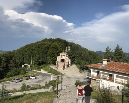 Тази нощ се сбъдват желания, има голям брой именици