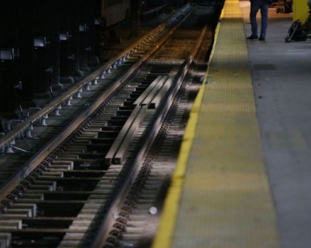 Жена падна пред влак на метрото в София