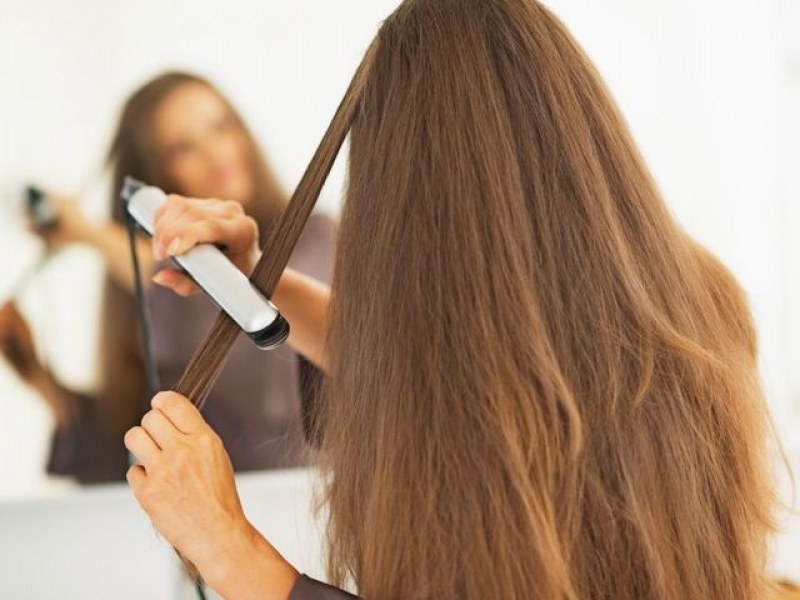 Изправяне на косата – как да намалите увреждането й?