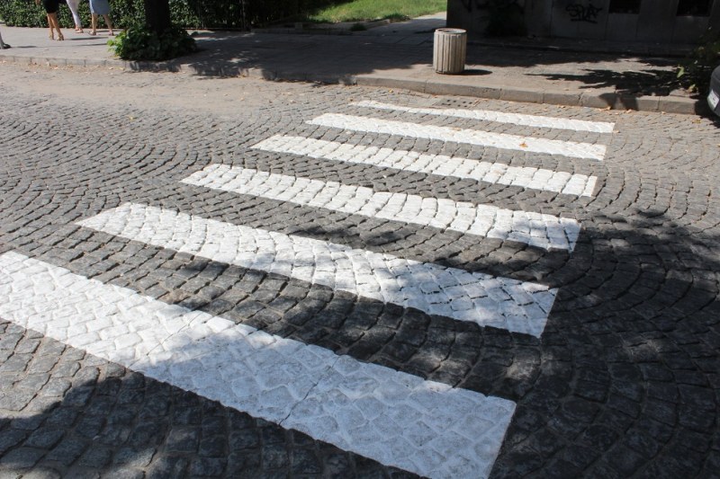 16 пешеходни пътеки в Пловдивско не отговарят на наредбата за сигнализация