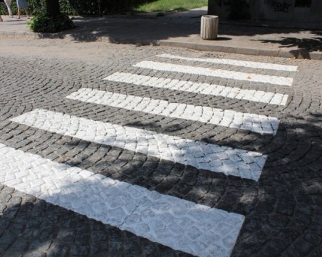 16 пешеходни пътеки в Пловдивско не отговарят на наредбата за сигнализация