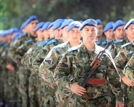 Бивши военни искат референдум за връщането на задължителната казарма