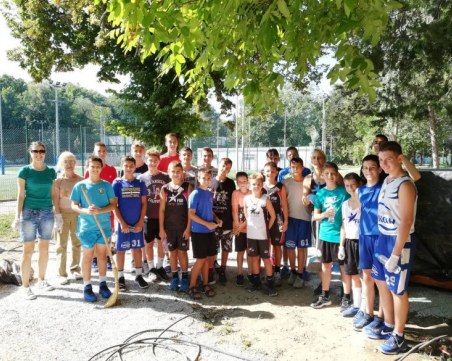 Децата на Академик Бултекс 99 показаха как се чисти СНИМКИ