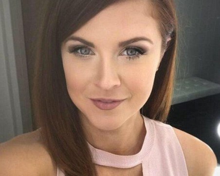 Красива водеща се превърна в герой насред урагана Флорънс СНИМКИ