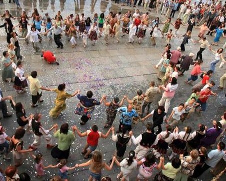 Най-дългото хоро в Кърджали се извива днес