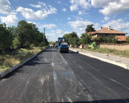 Асфалтират ударно няколко села в Пловдивско СНИМКИ