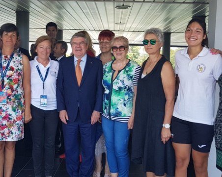 Президентът на МОК се срещна с наши олимпийски шампионки и медалистки в гребането