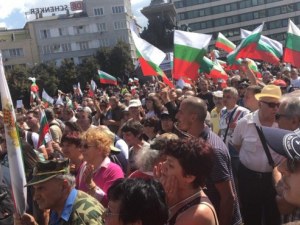 Нападнаха журналист на протеста в София