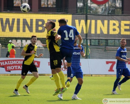 Ботев загрява за Лудогорец с Марица