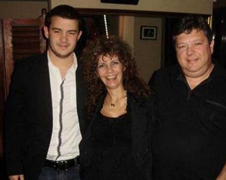 Издирват Бирмата и двамата му сина заради фабриките с нелегални цигари ВИДЕО