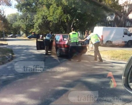 Полицаи за пример! Униформени се притекоха на помощ на пловдивско семейство СНИМКИ