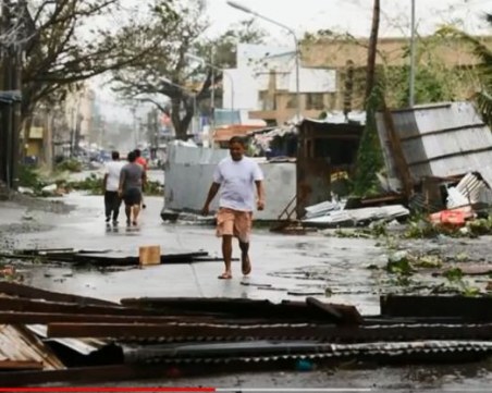 Тайфун взе 64 жертви във Филипините, 40 са в неизвестност ВИДЕО