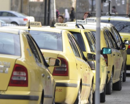 Такситата в Пловдив намаляха с 200 за година, определят данъка им за 2019-а