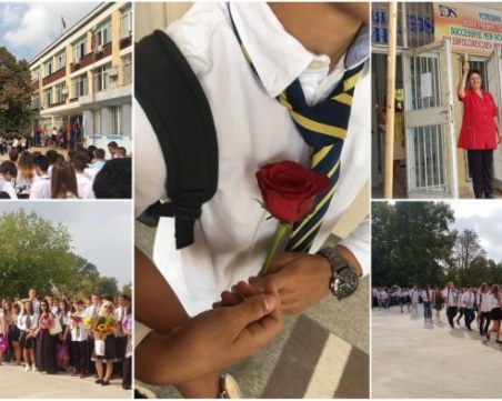 Звънецът удари в Английската! Посрещнаха с рози “зайците“ в елитната гимназия СНИМКИ