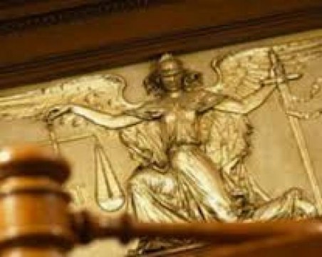 Майка улеснила 16-годишния си син да заживее с 11-годишна, обвиняват я