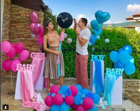 Момче или момиче очакват Алекс и Дани Петканови? СНИМКИ