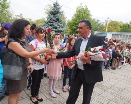 Секретарката на Американското посолство - почетен гост в училище край Пловдив