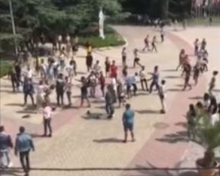 След първия учебен ден: меле заради момиче втрещи казанлъчани ВИДЕО