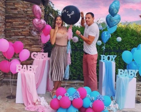 Алекс и Дани разкриха пола на бебето ВИДЕО