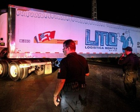 Откриха камион със 157 трупа в Мексико